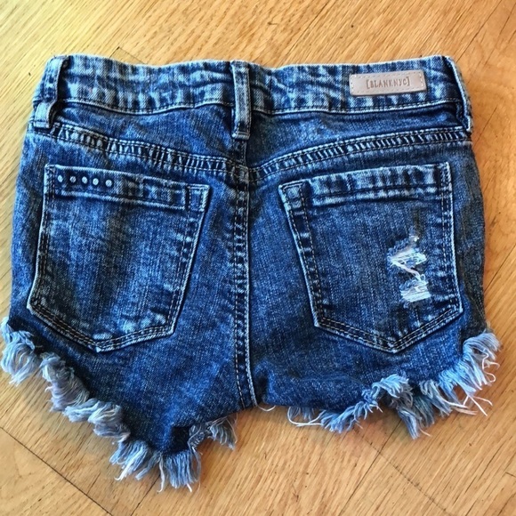 Blank NYC Girls Distressed Jean Shorts Size 8 in Like New Condition - Picture 3 of 6